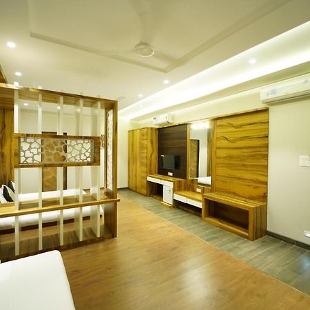 Hotel The Royal Inn Baramati Екстериор снимка