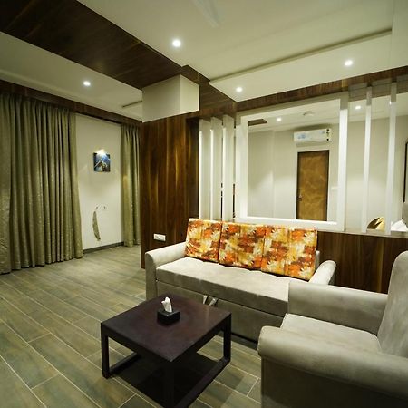 Hotel The Royal Inn Baramati Екстериор снимка
