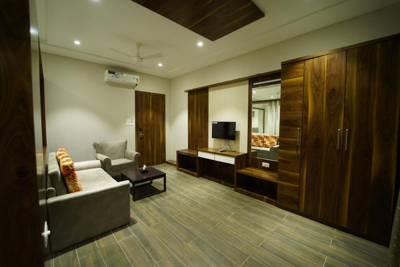 Hotel The Royal Inn Baramati Екстериор снимка