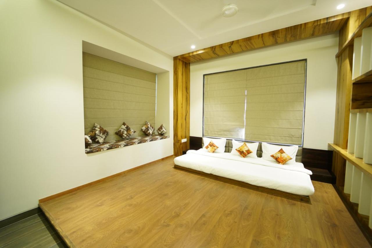 Hotel The Royal Inn Baramati Екстериор снимка