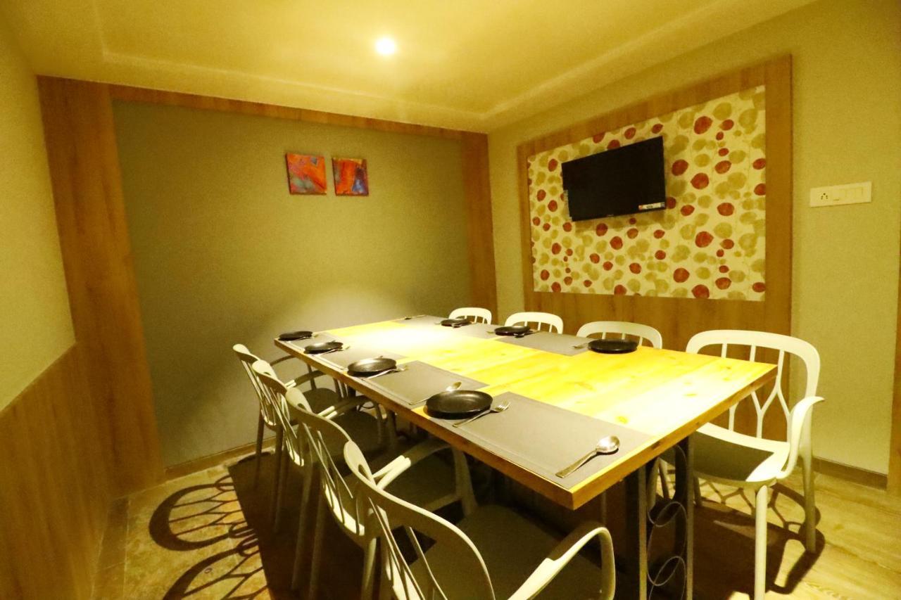 Hotel The Royal Inn Baramati Екстериор снимка