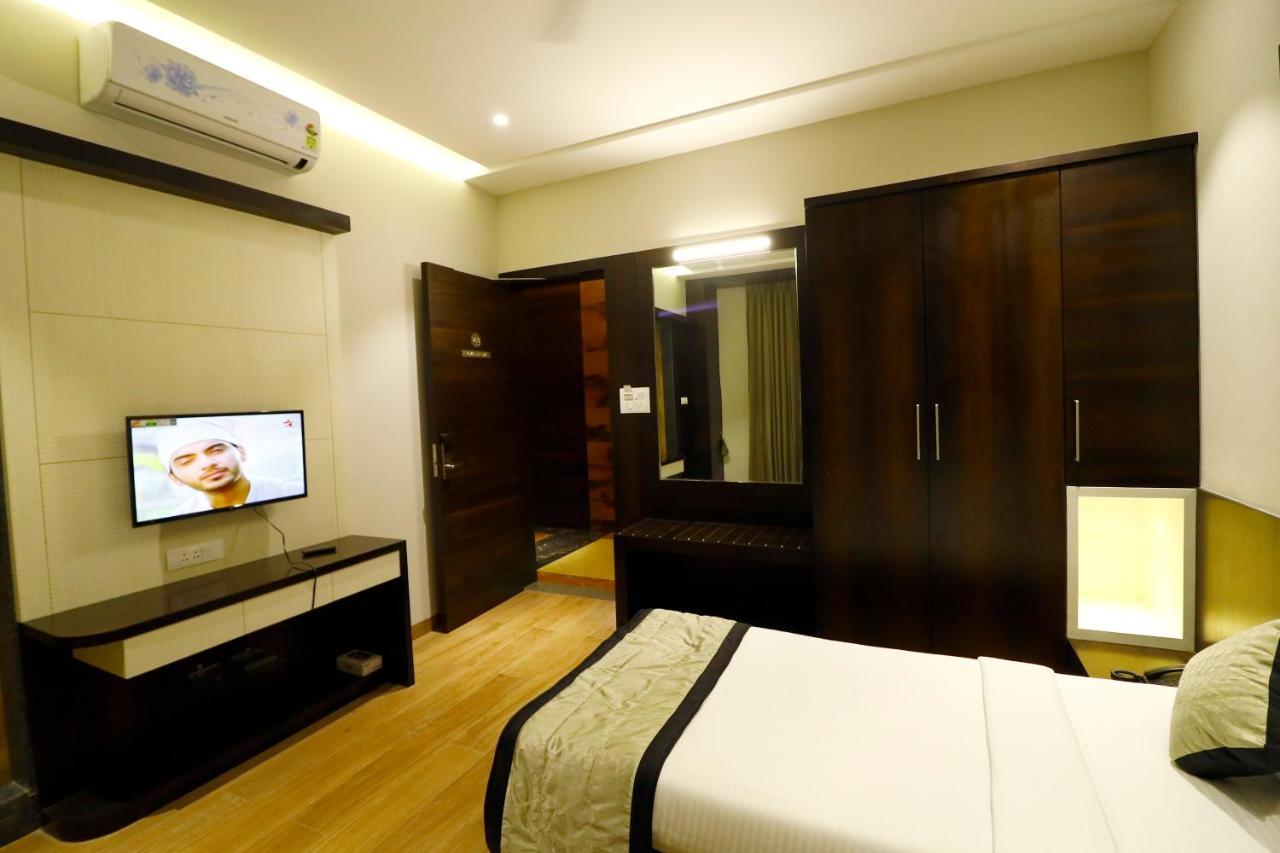 Hotel The Royal Inn Baramati Екстериор снимка