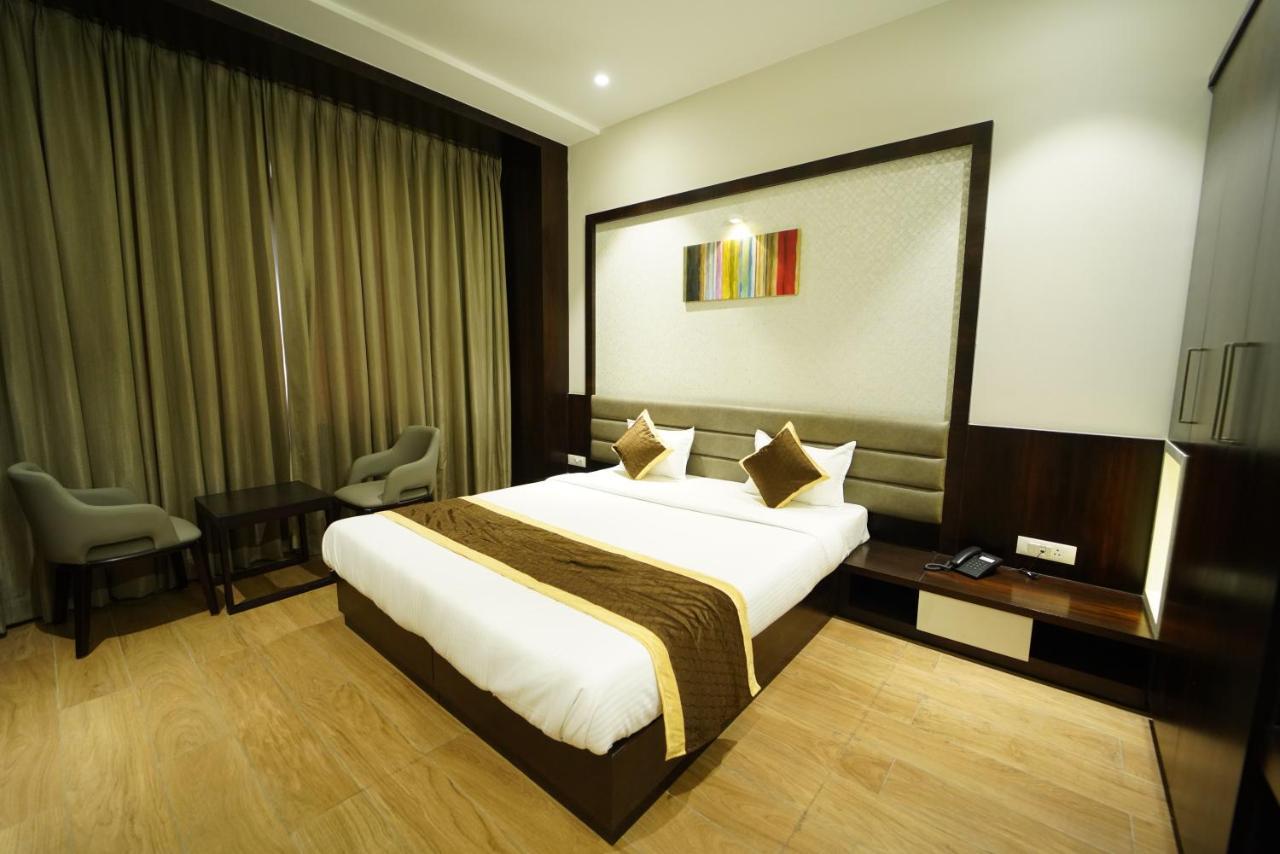 Hotel The Royal Inn Baramati Екстериор снимка