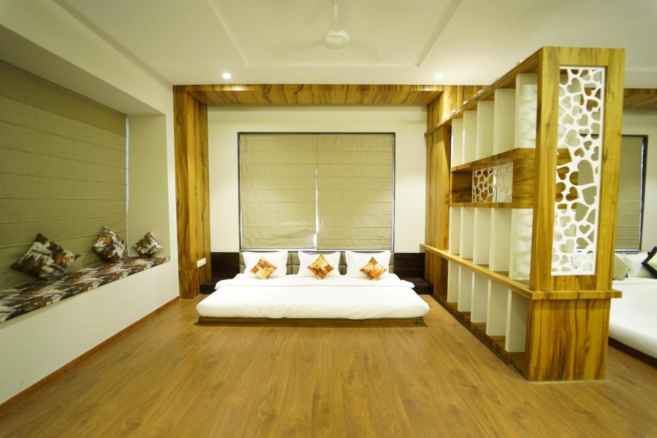 Hotel The Royal Inn Baramati Екстериор снимка