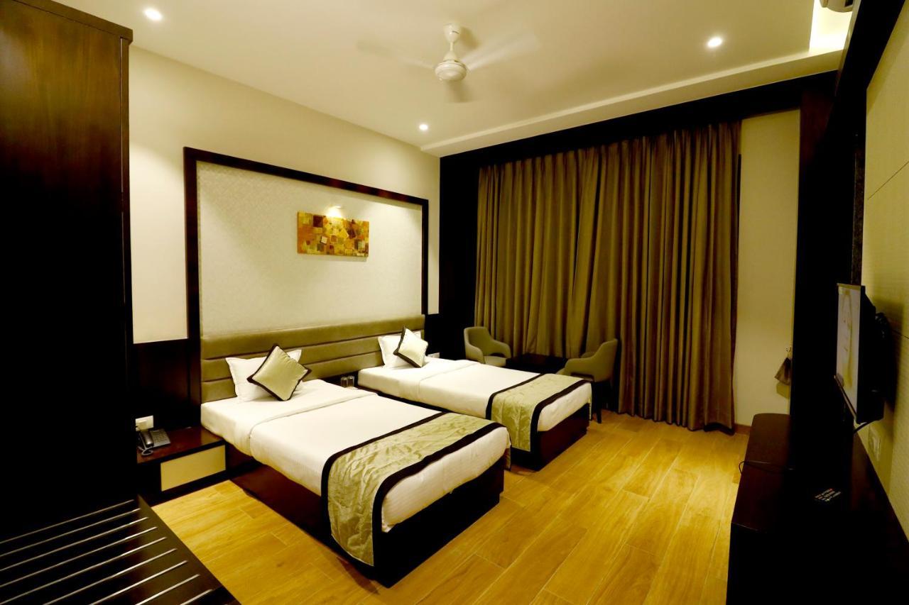 Hotel The Royal Inn Baramati Екстериор снимка