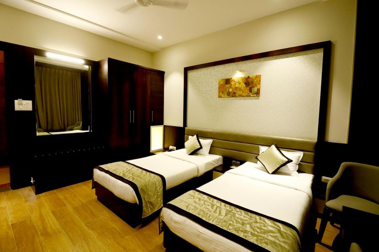 Hotel The Royal Inn Baramati Екстериор снимка